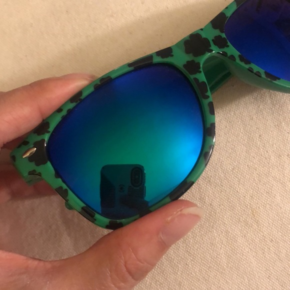 😎☘️ NWOT!!! Green shamrock wayfarer style glasses with blue mirrored lenses. - Picture 2 of 9